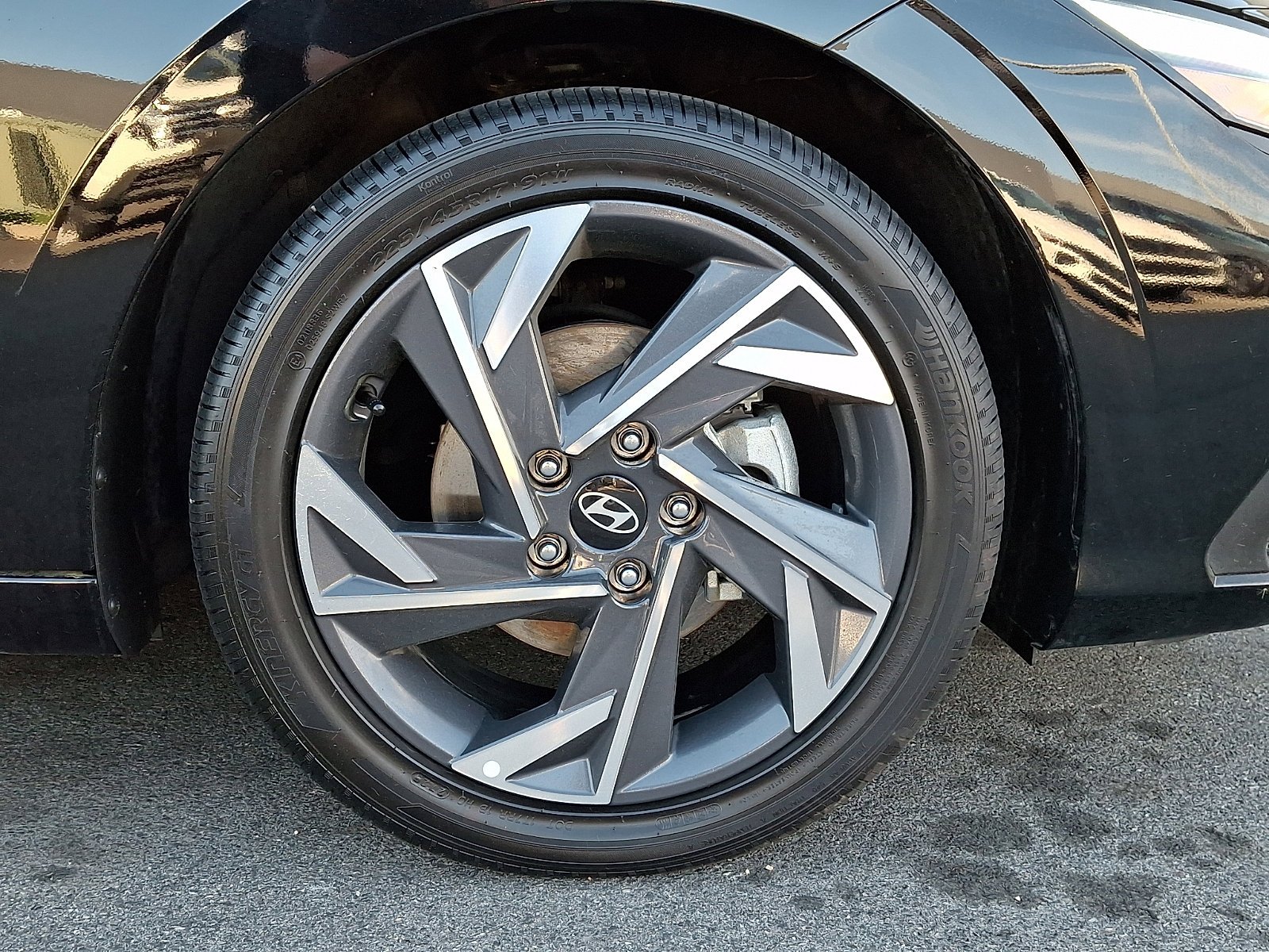 Used 2025 Abyss Black Hyundai SEL Sport image 7