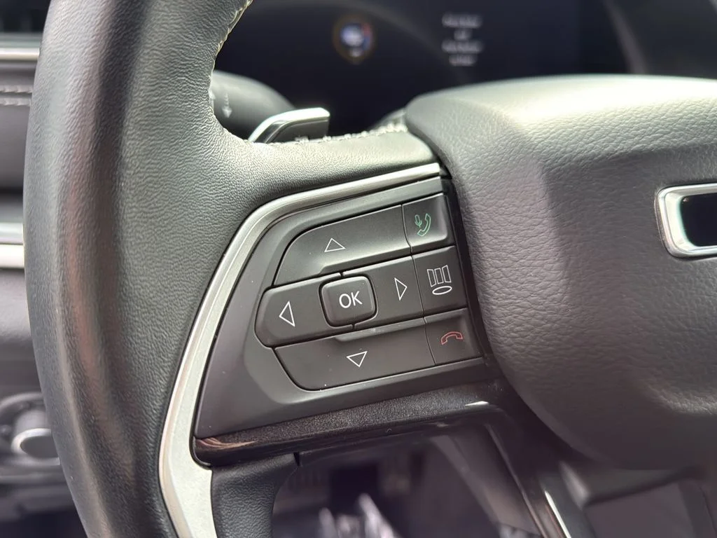 Used 2021 White Jeep Altitude image 9