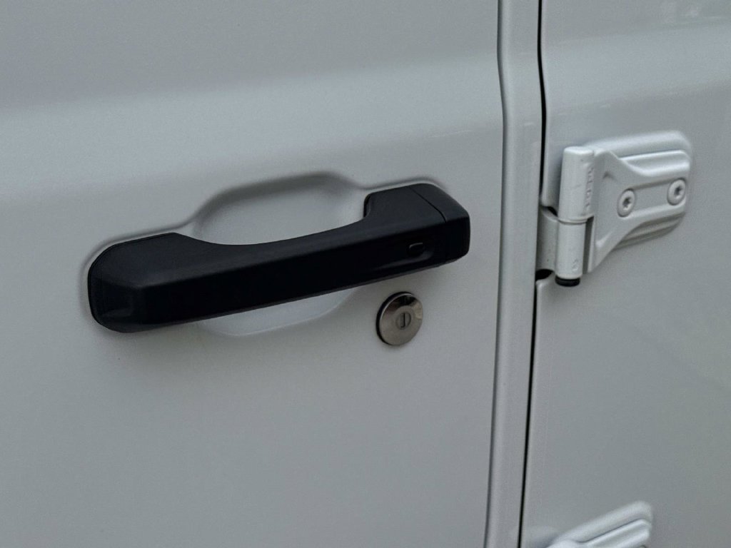 Used 2025 White Jeep Rubicon image 9