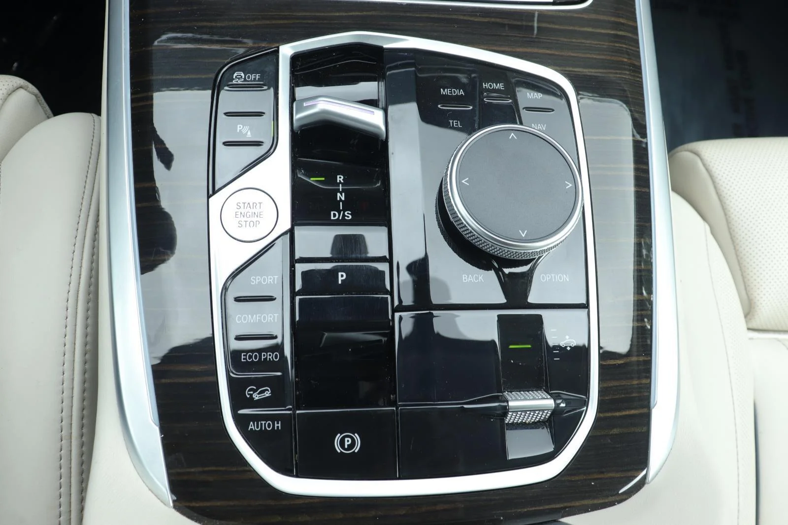 Certified Used 2024 Mineral White Metallic BMW xDrive40i image 41