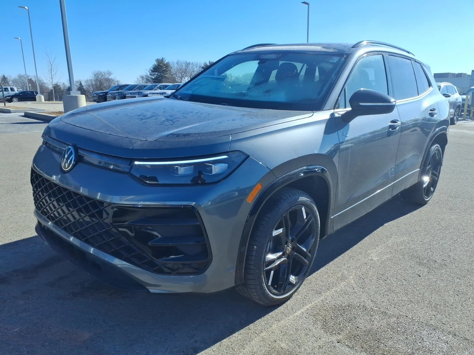 New 2026 Platinum Gray Metallic Volkswagen 2.0T SE R-LINE BLACK 4MOT image 2