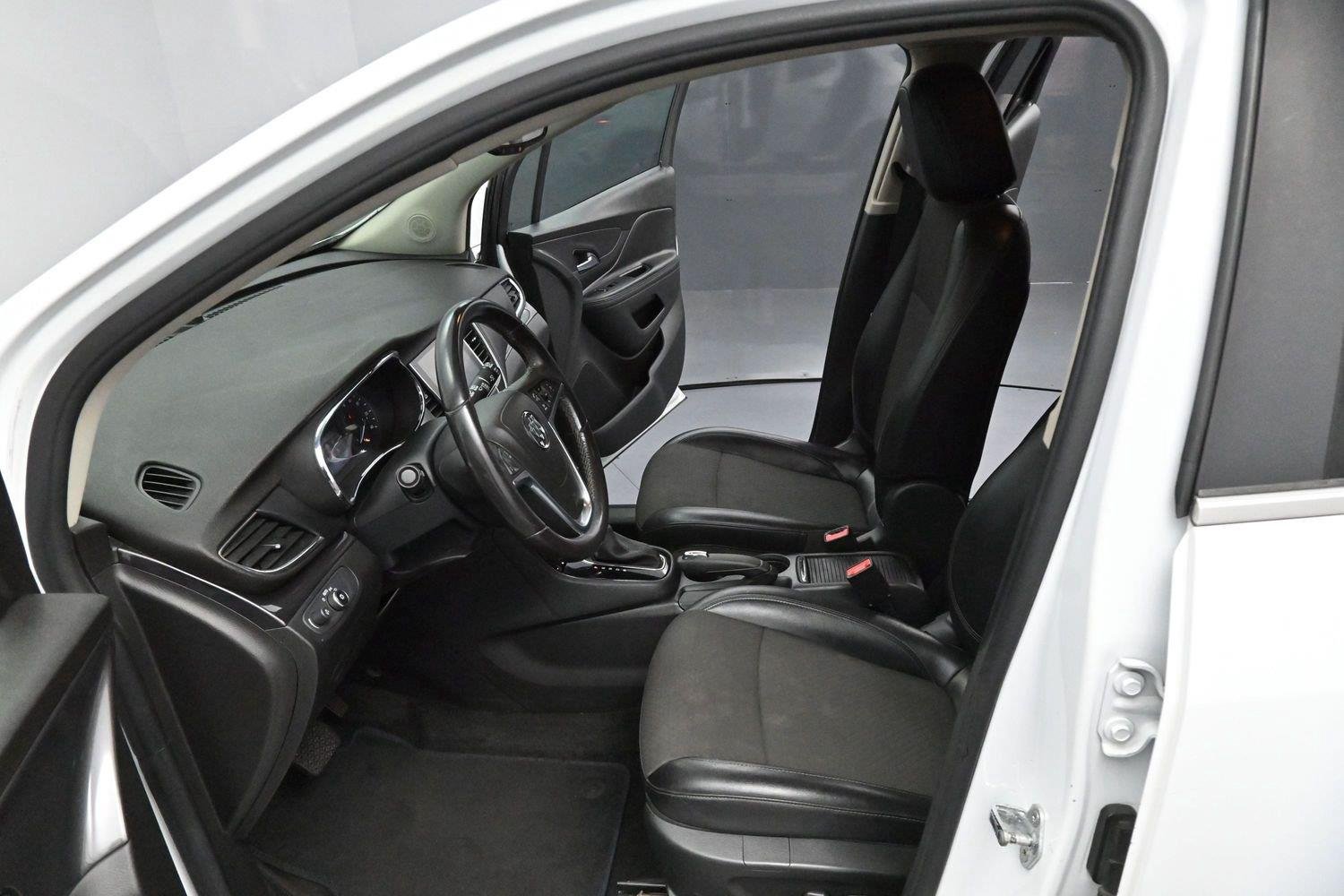 Used 2021 Summit White Buick Preferred image 11