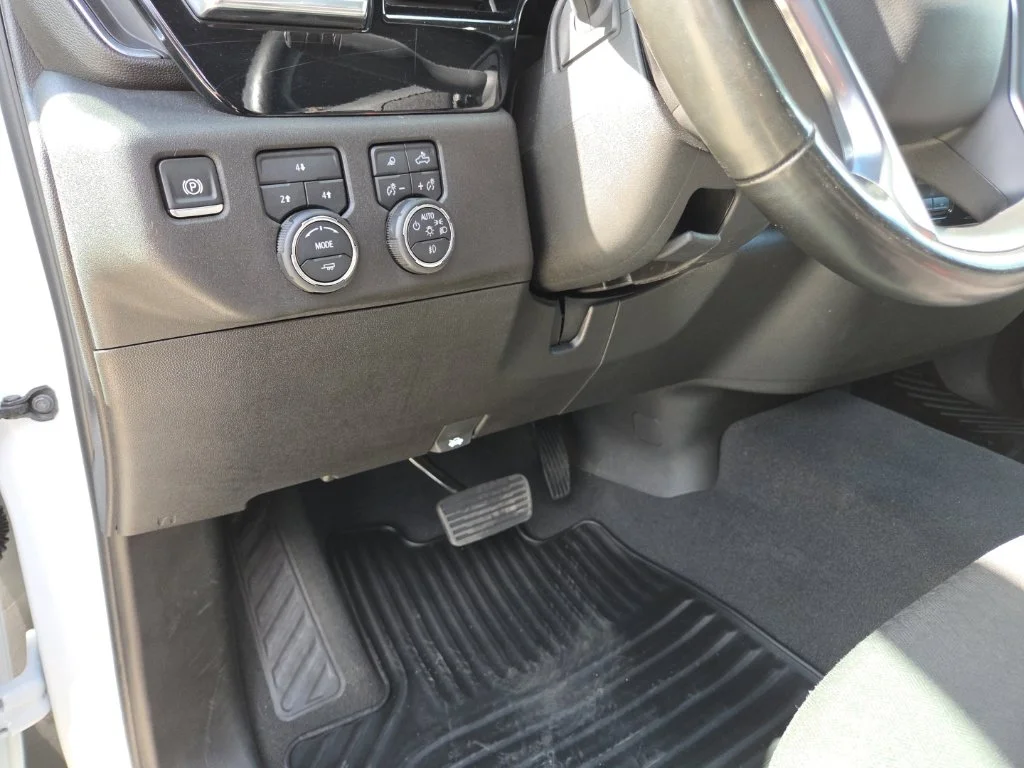 Used 2025 White Chevrolet LT image 30