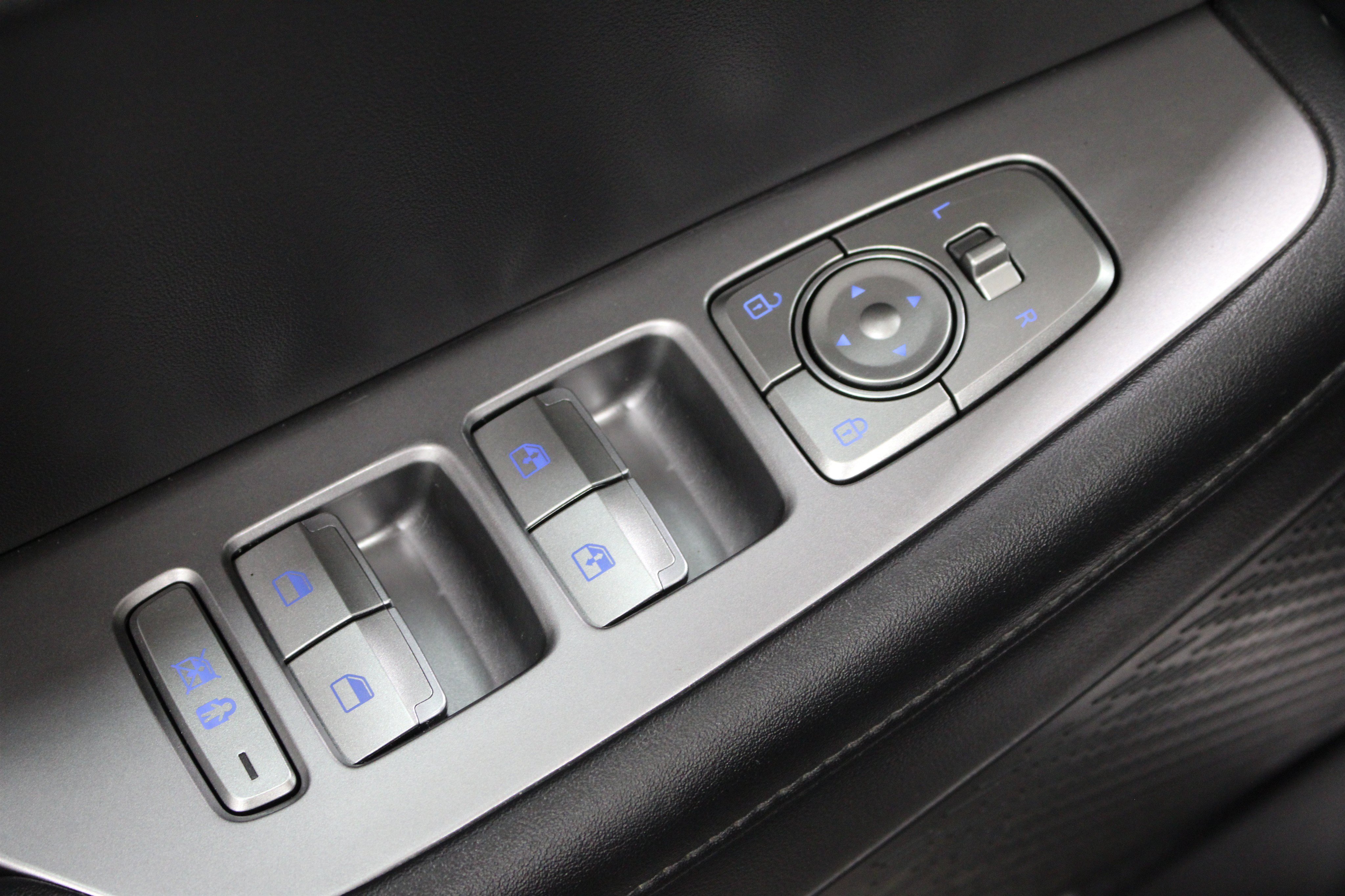 Used 2023 Abyss Black Pearl Hyundai Limited image 7