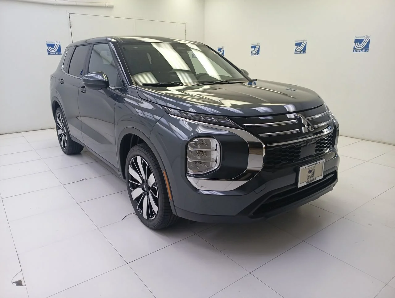 New 2026 Graphite Gray Mitsubishi ES image 1