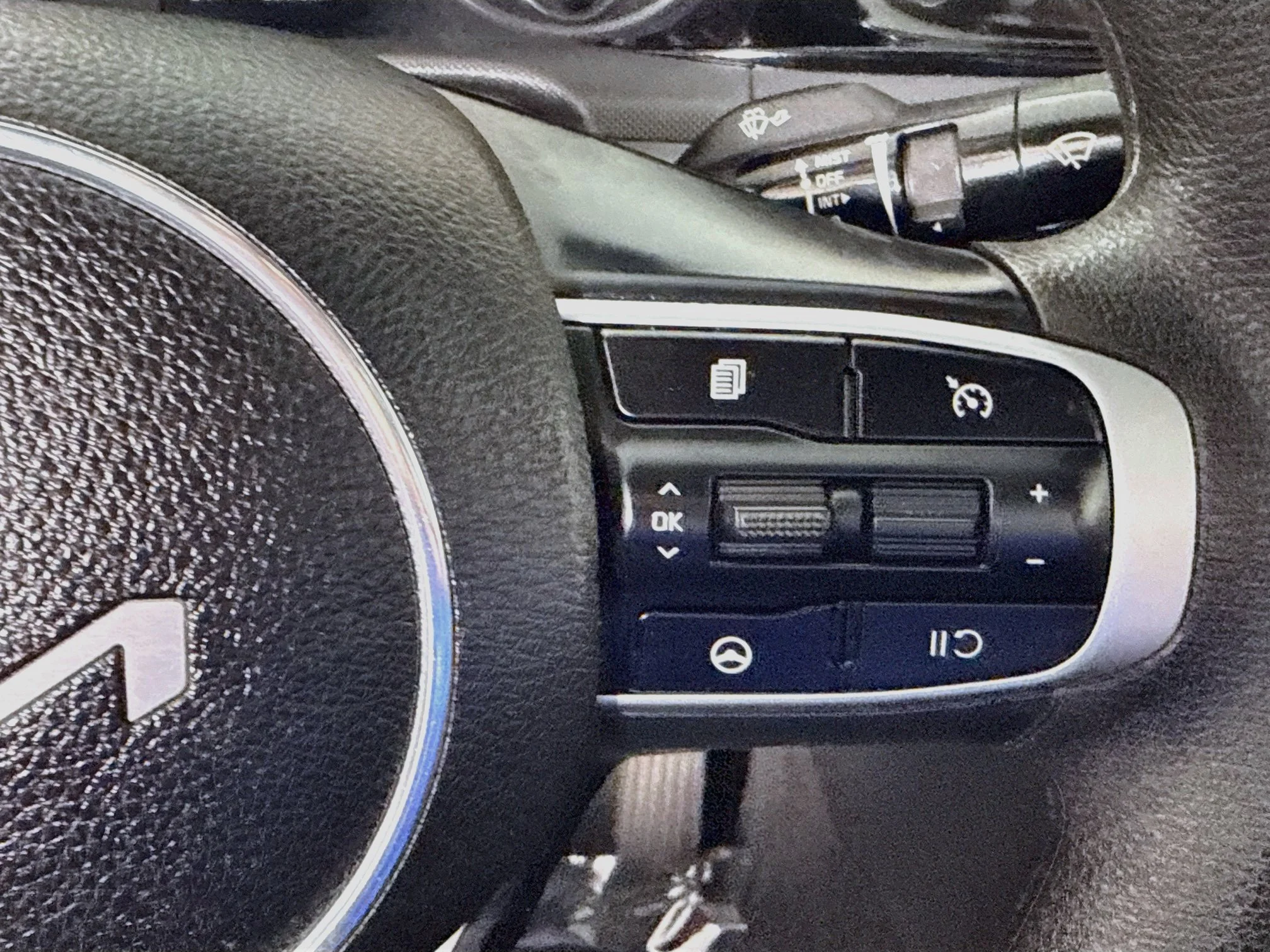Used 2023 Gravity Gray Kia LXS image 11
