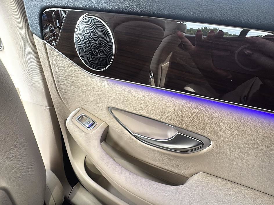 Used 2022 Lunar Blue Metallic Mercedes-Benz GLC 300 image 21