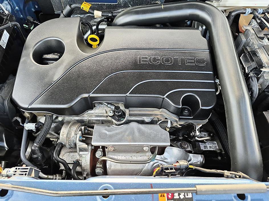 Used 2024 Lakeshore Blue Metallic Chevrolet LT image 35