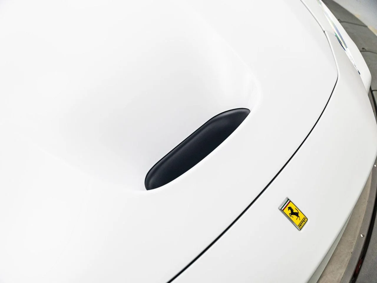 Used 2022 Bianco Cervino - Extra Campionario Ferrari Spider image 21