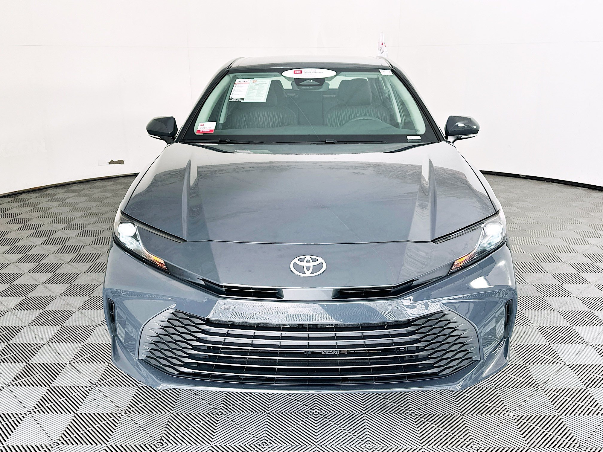 Used 2025 Underground Toyota LE image 8