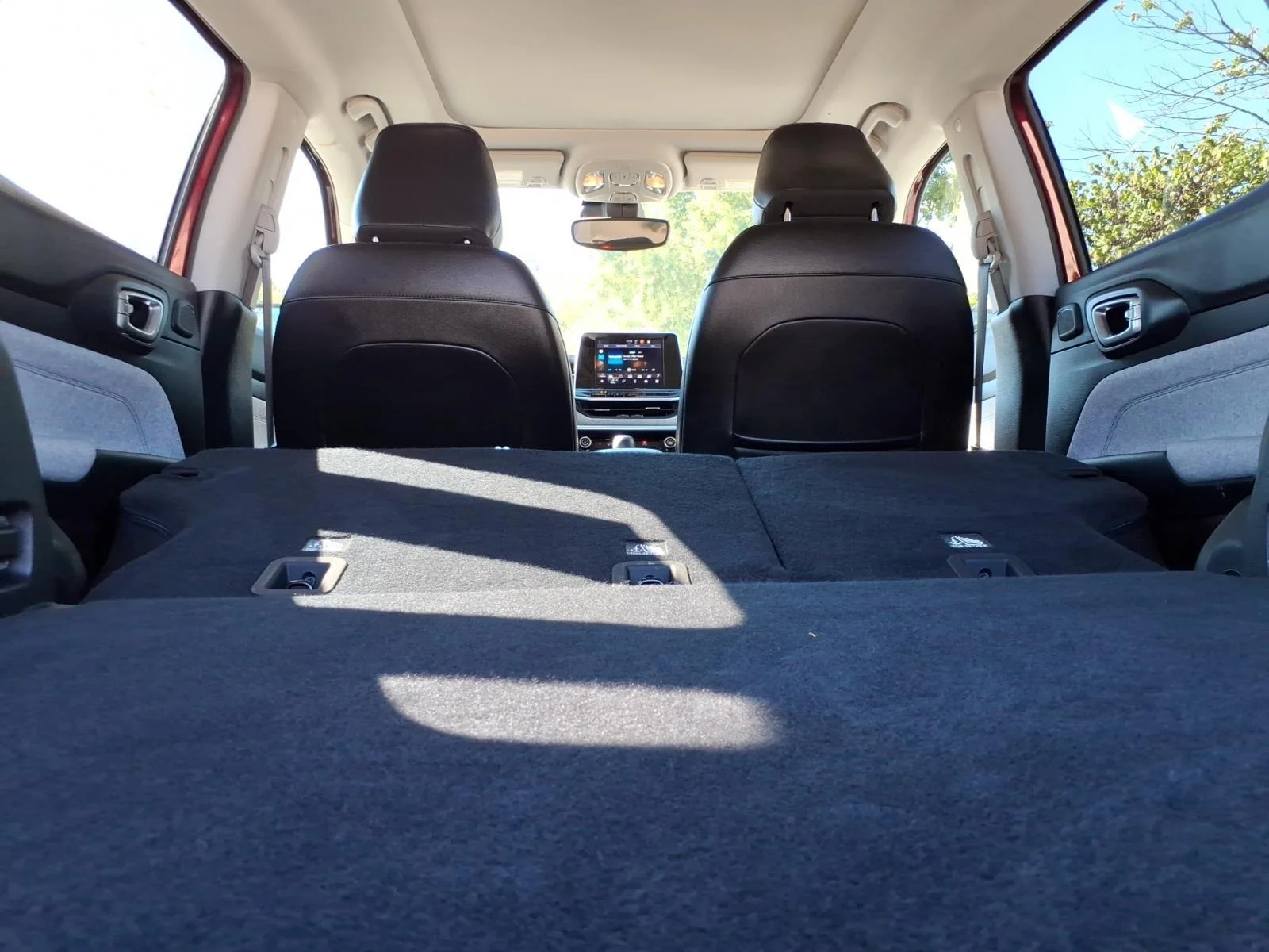 Used 2022 Velvet Red Pearlcoat Jeep Latitude image 25
