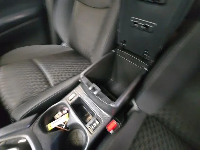 Used 2019 Black Nissan S image 27