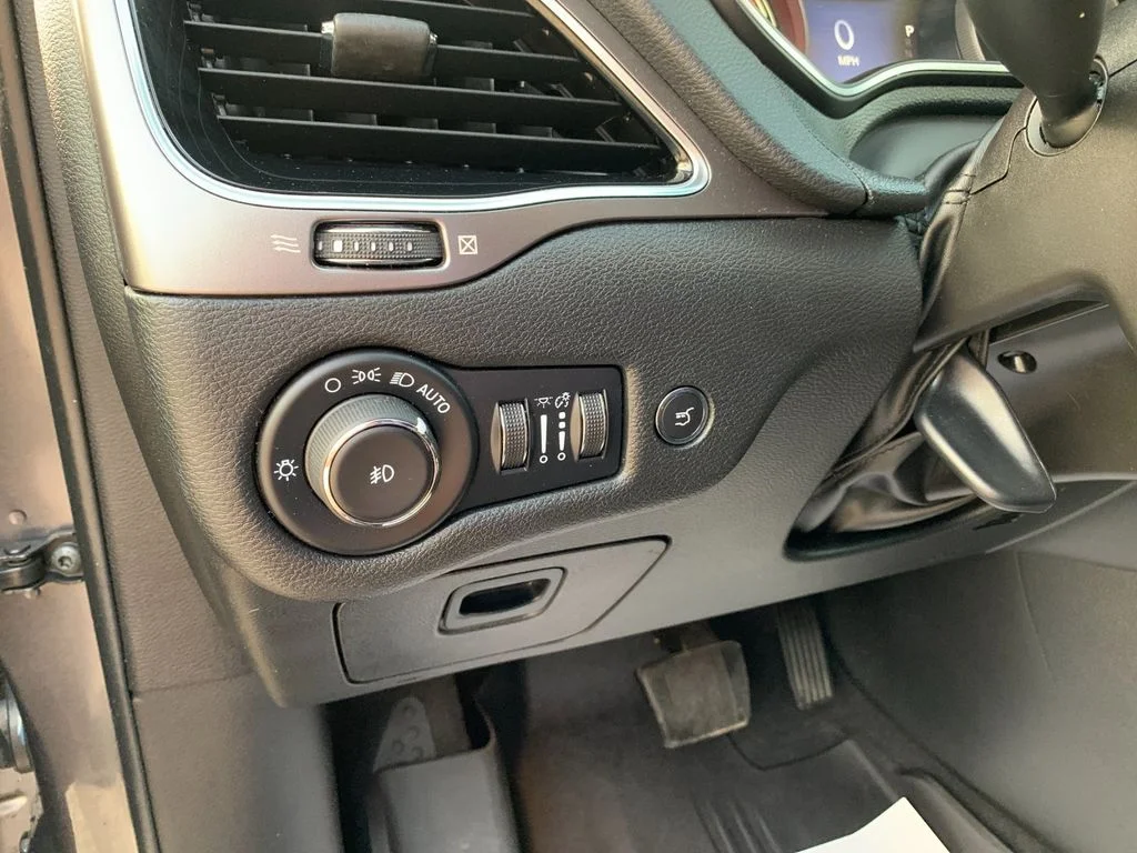 Used 2022 Gray Jeep Limited image 31