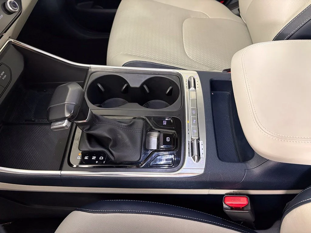 Used 2025 White Kia SX Prestige image 33