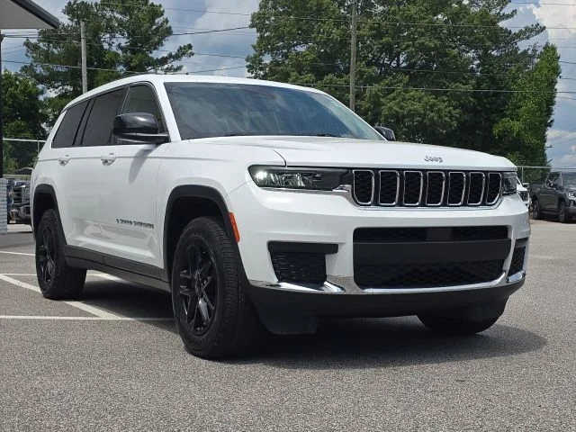 Used 2022 White Jeep Laredo image 7