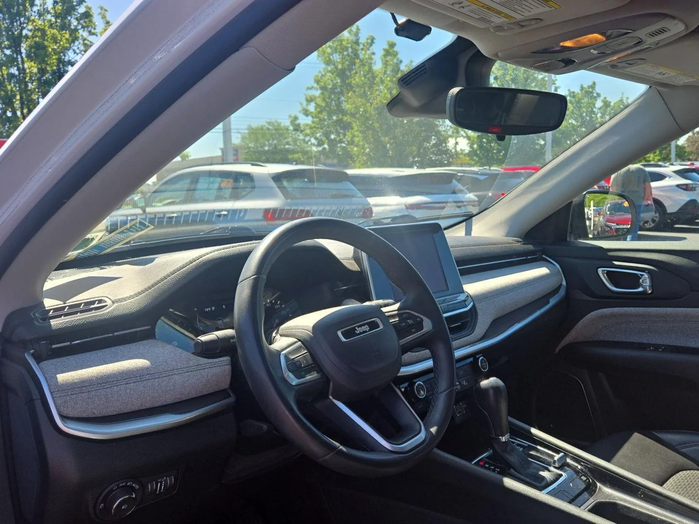 Used 2022 Bright White Clearcoat Jeep Latitude image 2