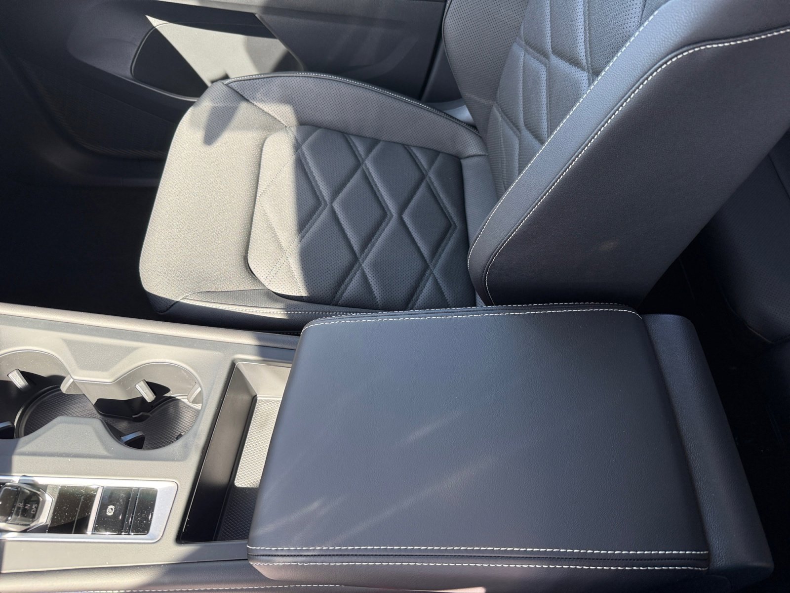 New 2026 Opal White Pearl Volkswagen 2.0T SE image 14