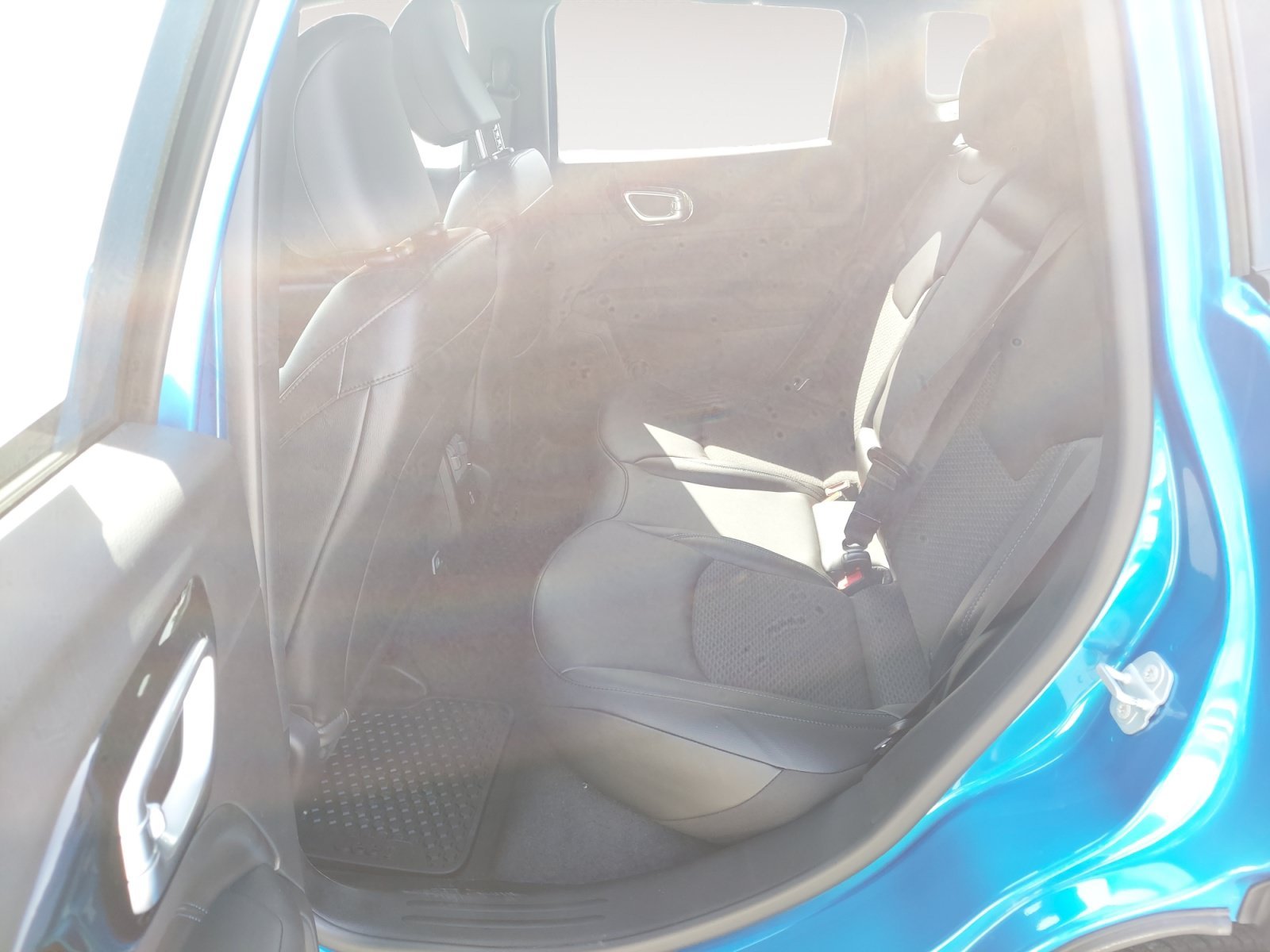 New 2026 Hydro Blue Pearlcoat Jeep Latitude Altitude image 22