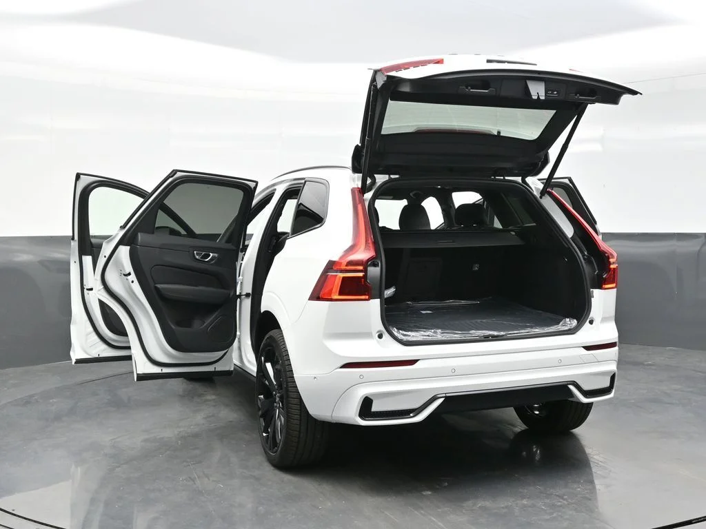 New 2026 Crystal White Volvo T8 Ultra Black Edition image 41
