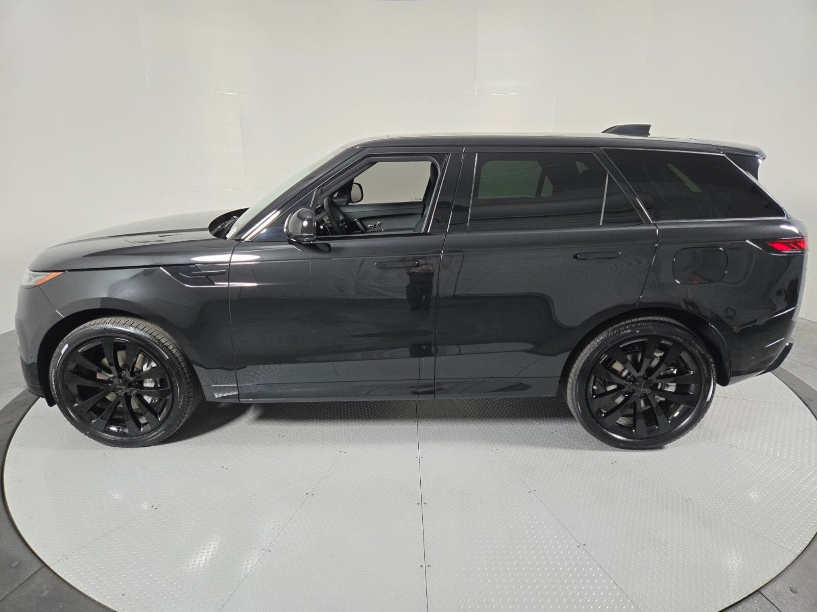 New 2026 Santorini Black Land Rover Dynamic SE image 34