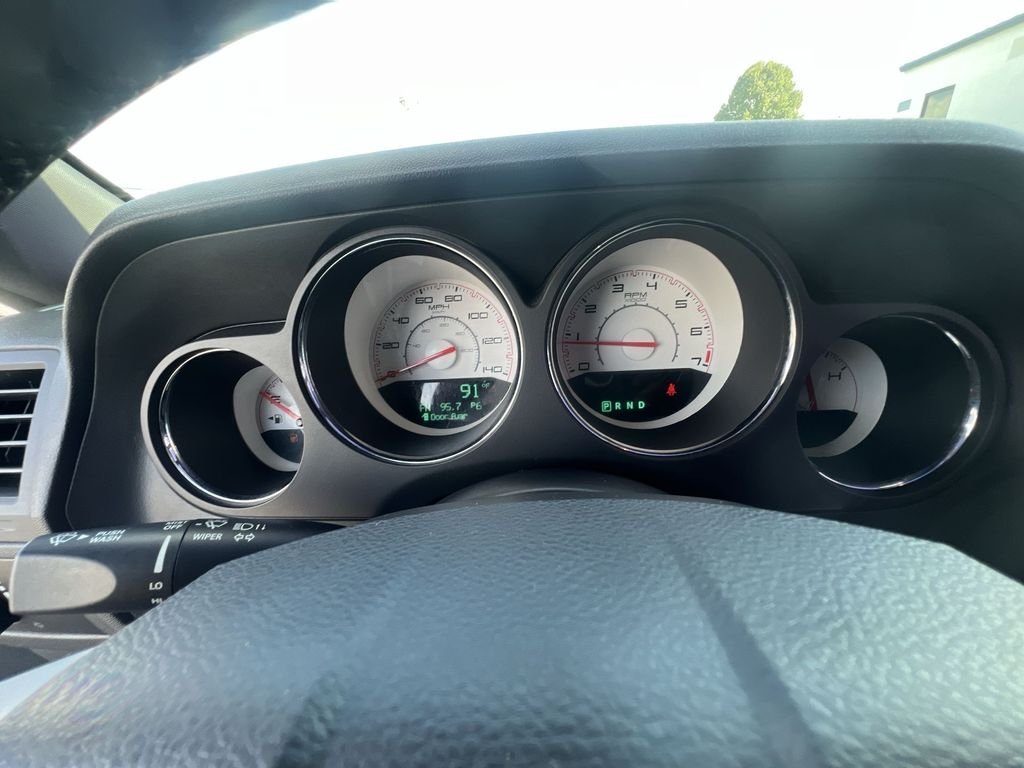 Used 2014 White Dodge SXT image 21