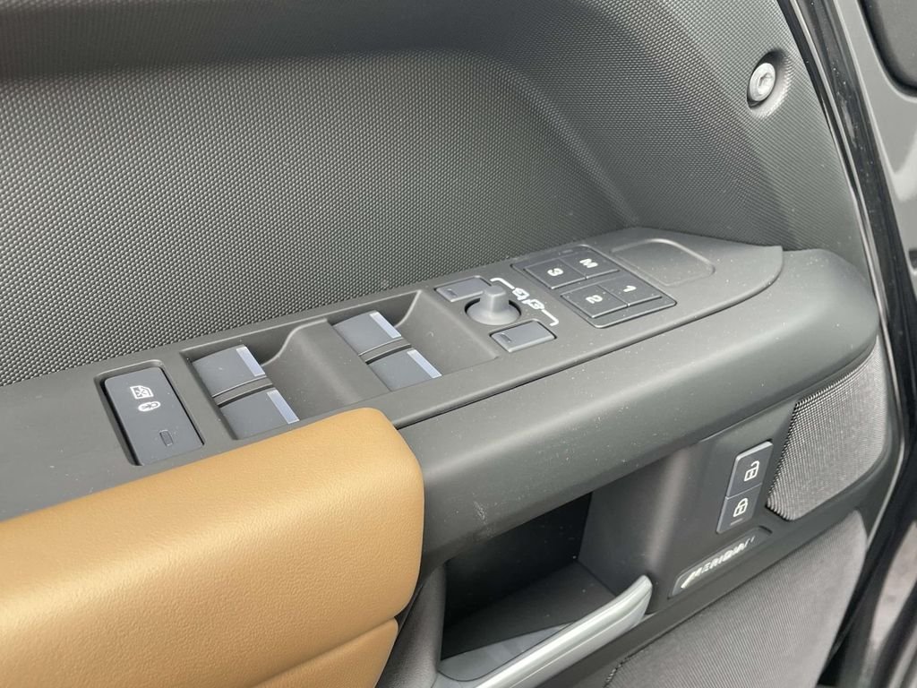 New 2026 Carpathian Grey Land Rover S image 32