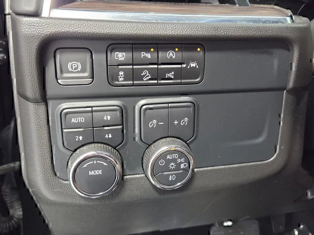 Used 2025 Black Chevrolet Z71 image 28