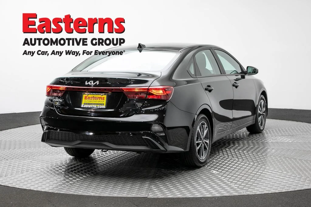 Used 2023 Black Kia LXS image 5