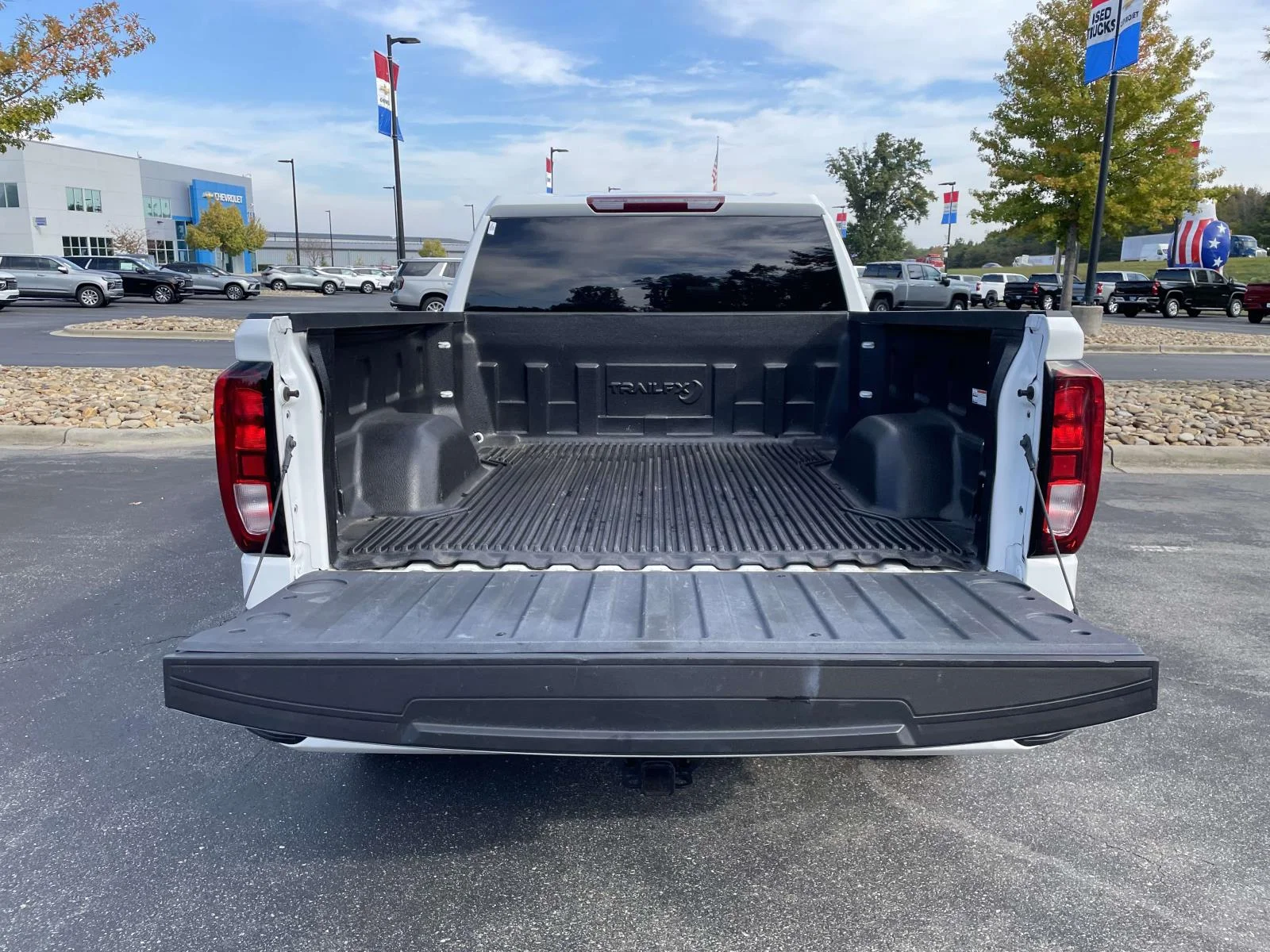 Used 2024 Summit White GMC Elevation image 11
