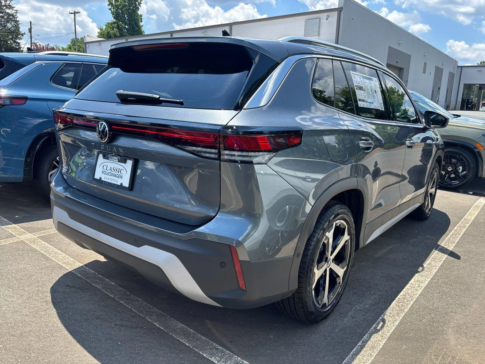 New 2026 platinum gray metallic Volkswagen SE image 5