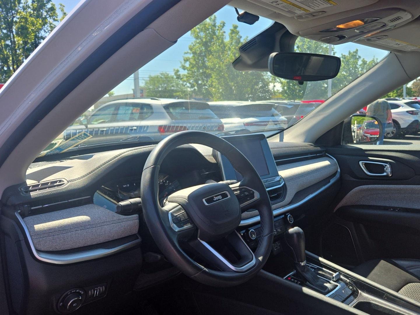 Used 2022 Bright White Clearcoat Jeep Latitude image 2