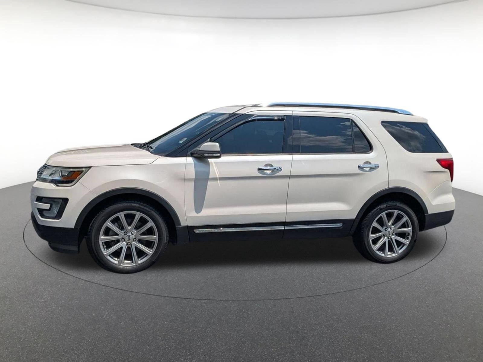 Certified Used 2017 White Platinum Metallic Tri-Coat Ford Limited image 8