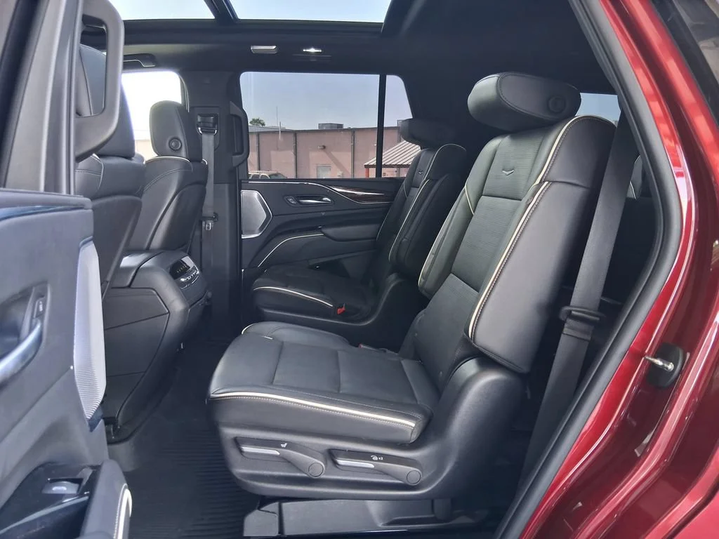 Used 2022 INFRARED TINTCOAT Cadillac Premium Luxury image 25