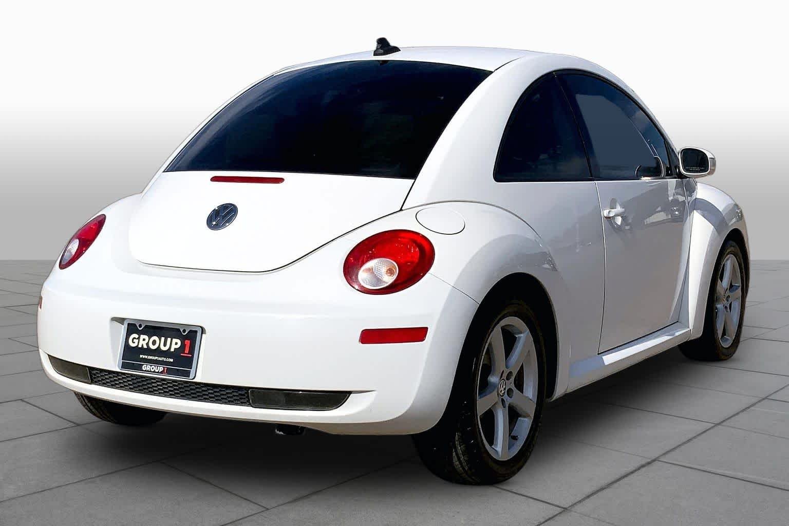 Used 2010 Candy White Volkswagen  image 11