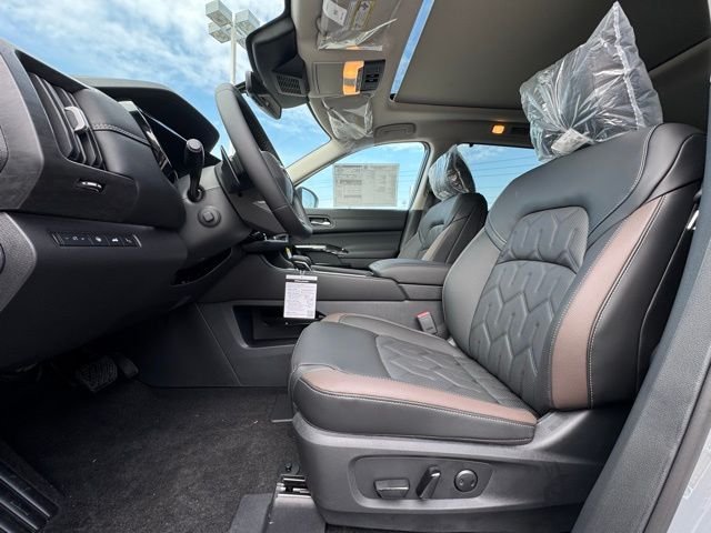 New 2026 Gray Nissan Platinum image 14