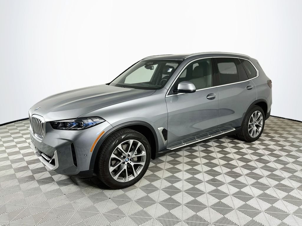 Used 2025 Gray BMW sDrive40i image 3