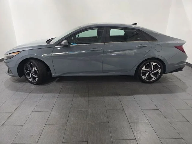 Used 2023 Gray Hyundai Limited image 2