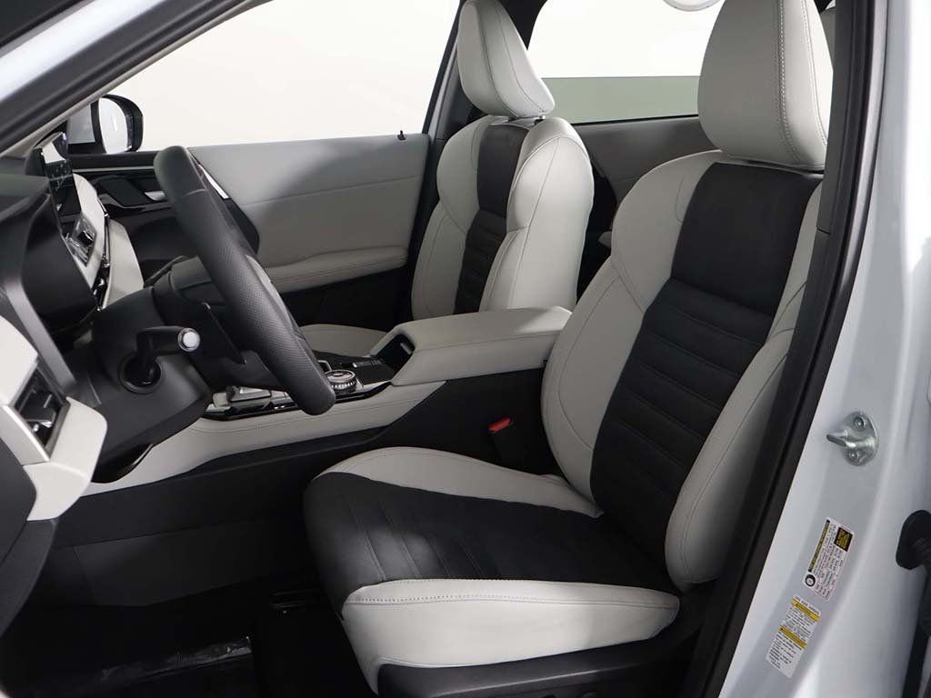 New 2026 White Mitsubishi SE 1.5T S-AWC image 31