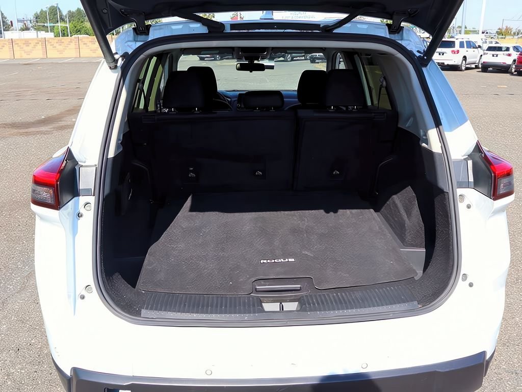 2024 Nissan Rogue SV photo 2