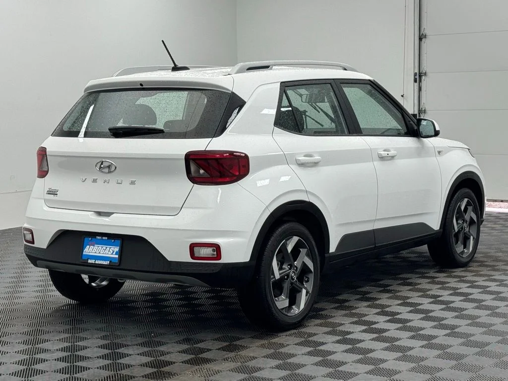 Used 2025 Lunar White Hyundai SEL image 7