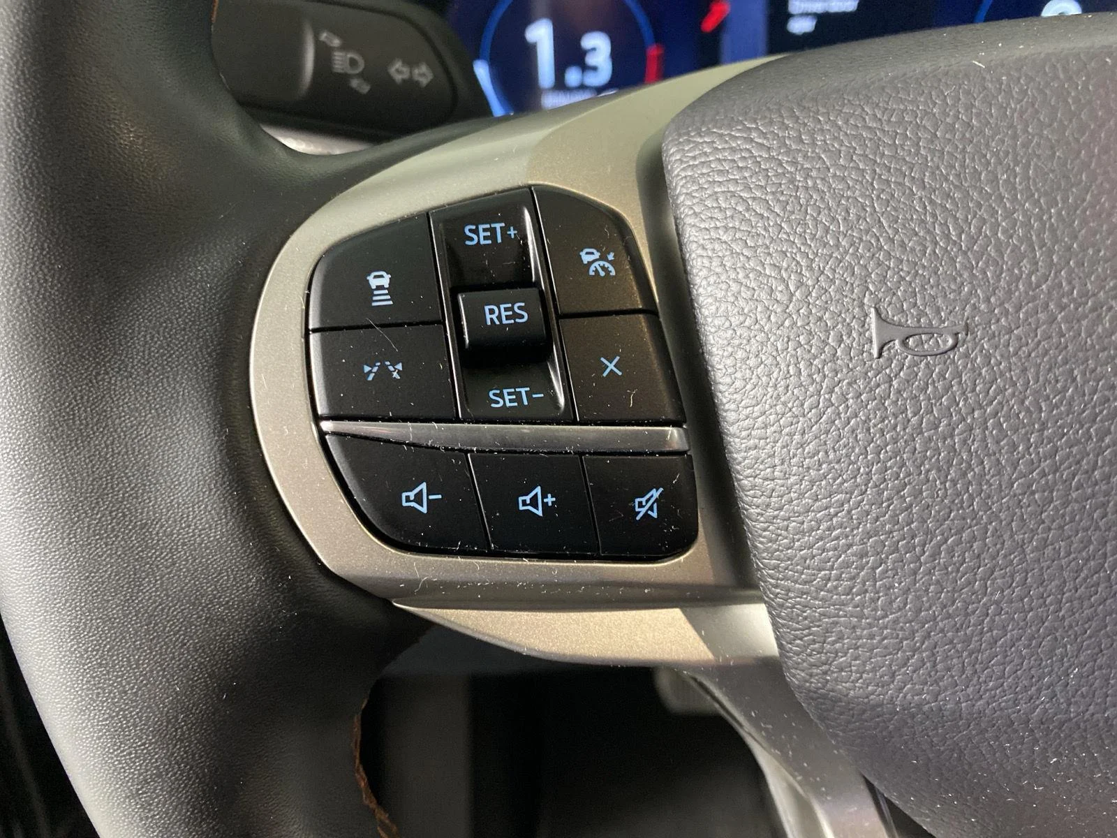 Used 2025 Agate Black Metallic Ford Active image 18