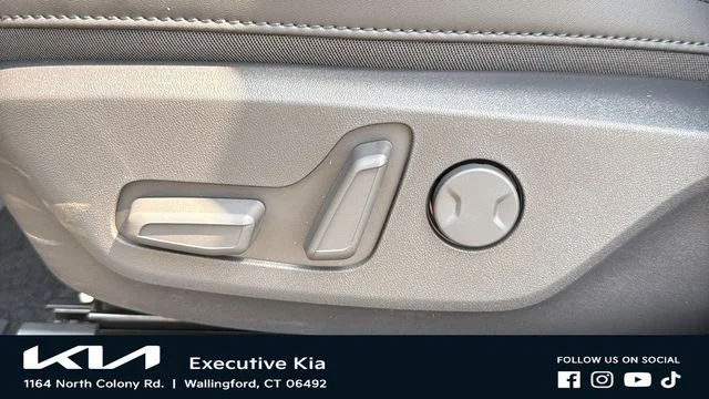 New 2026 White Kia Wind image 11