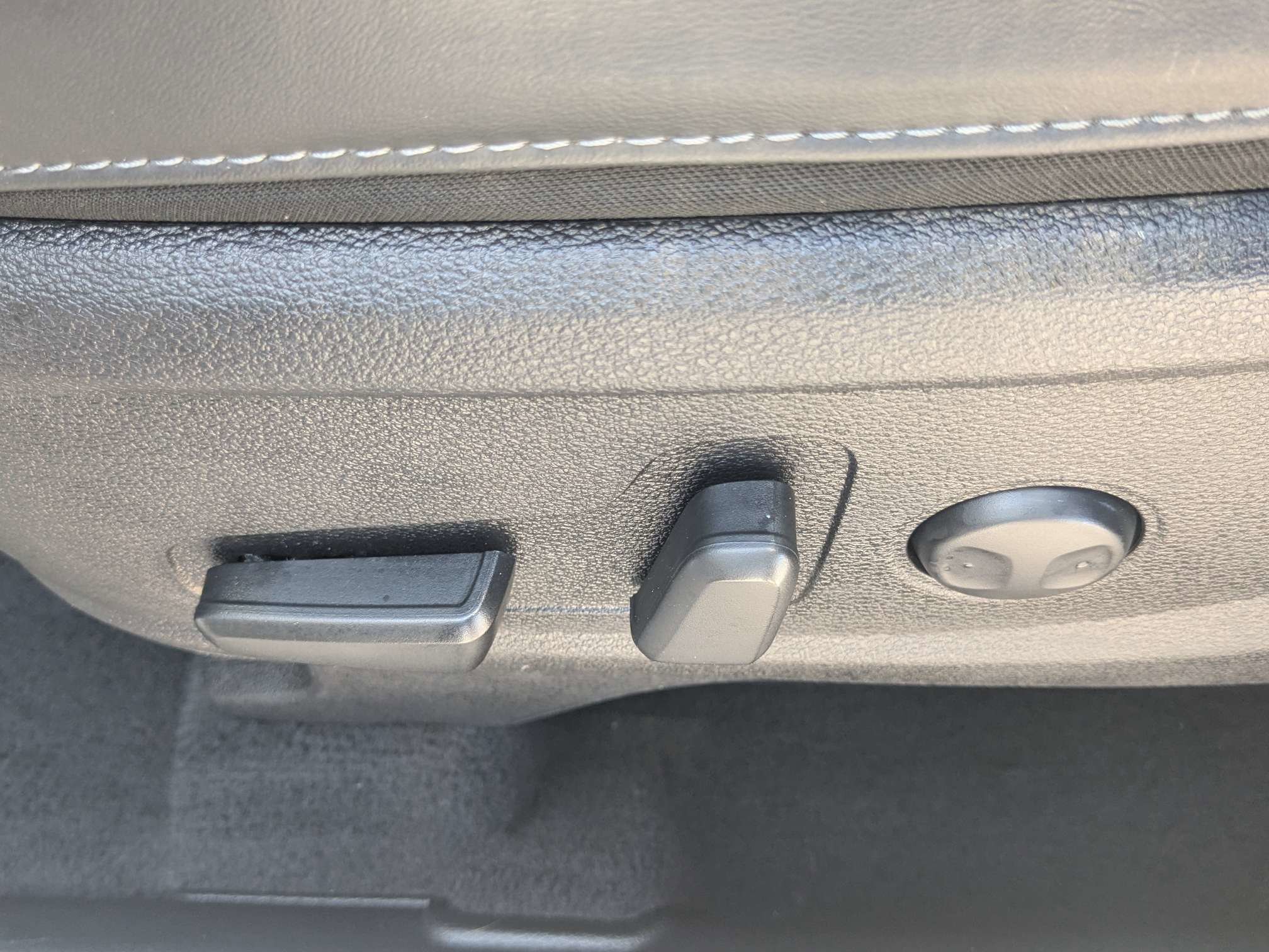 Certified Used 2025 Everlasting Silver Kia S image 26