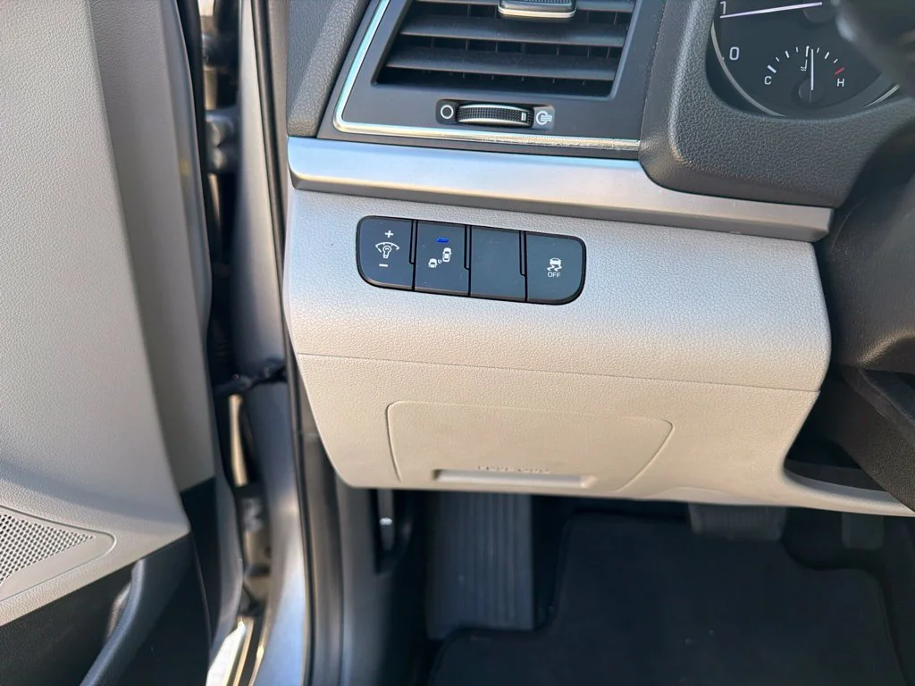 Used 2017 Gray Hyundai SE image 8