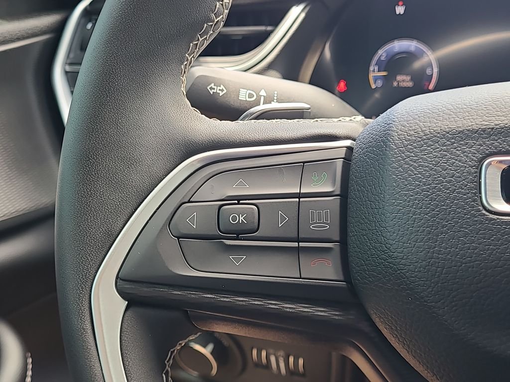 Used 2025 White Jeep Laredo X image 19