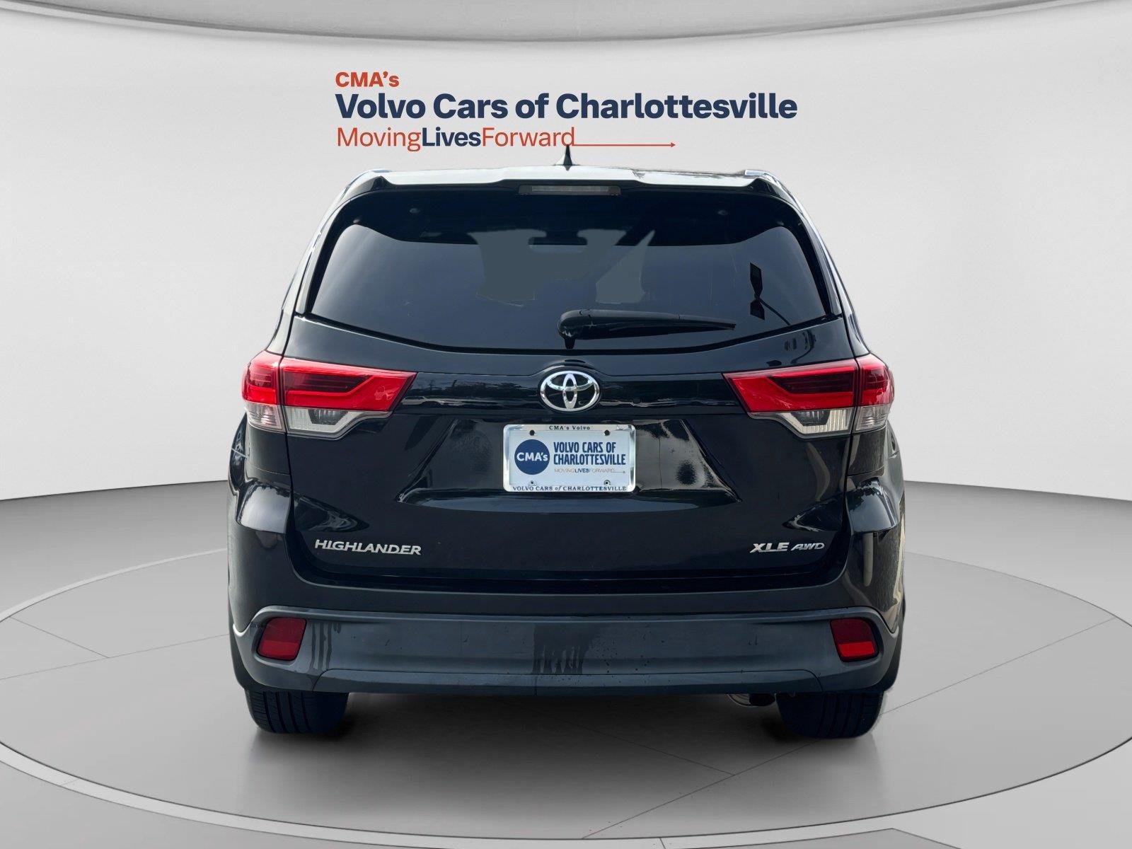 Used 2017 Midnight Black Metallic Toyota XLE image 4