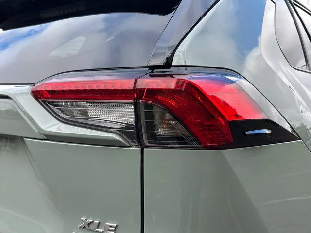 Used 2021  Toyota XLE Premium image 14