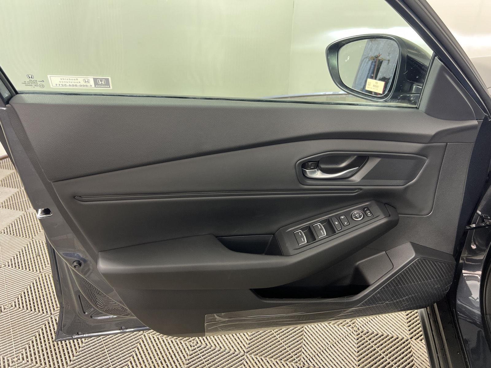 New 2026 Solar Silver Metallic Honda SE image 4