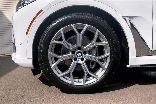 2022 BMW X7 40i - Photo 9