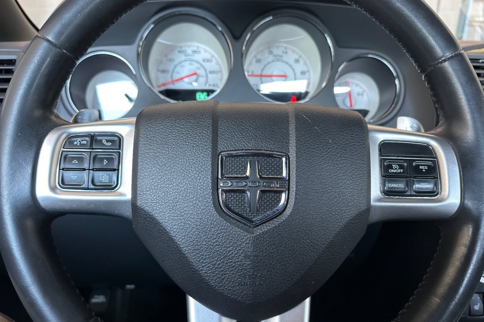 Used 2013 White Dodge SXT image 22